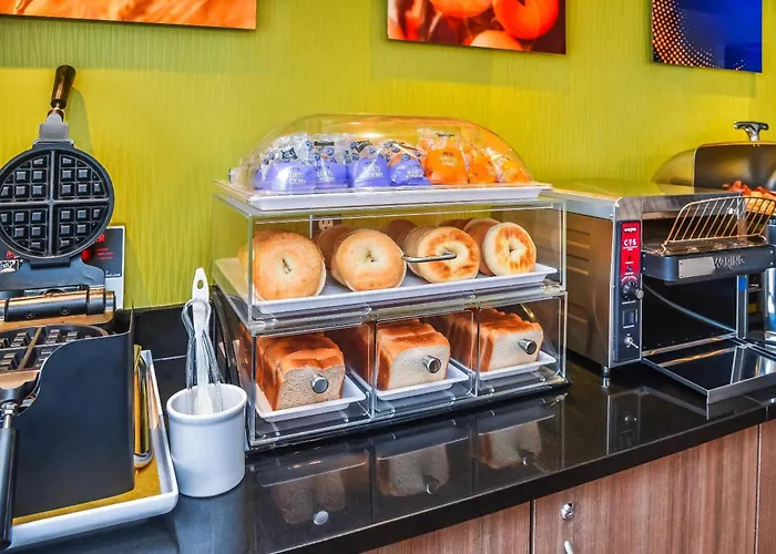 Luxury hotel only: Comfort Inn Airport