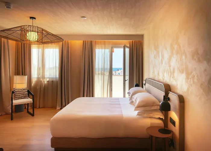 Family Hotel: Cala Ponte, A Tribute Portfolio Hotel