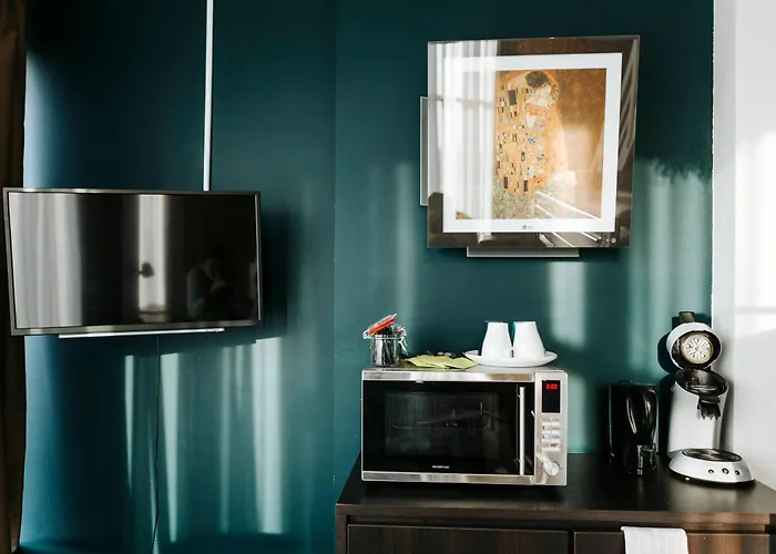 Pet Friendly hotel: The Hague Teleport Hotel - Free Parking