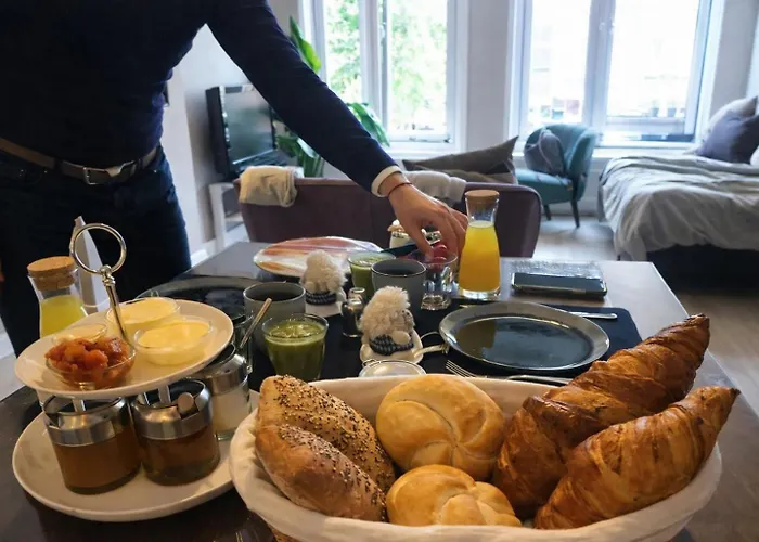 B&B: Bed And Breakfast The Rose