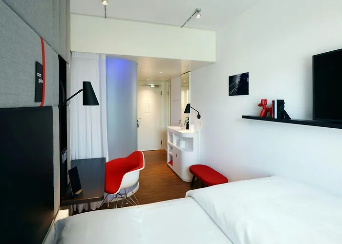 Central hotel: Citizenm London Victoria Station