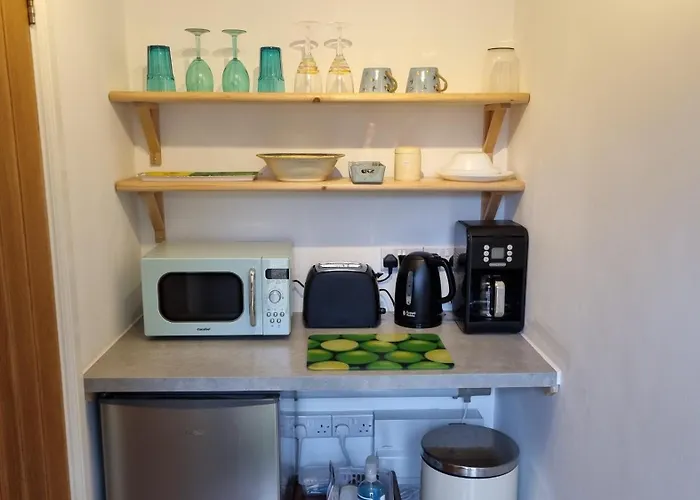 Hotel with pool: The Stoat House