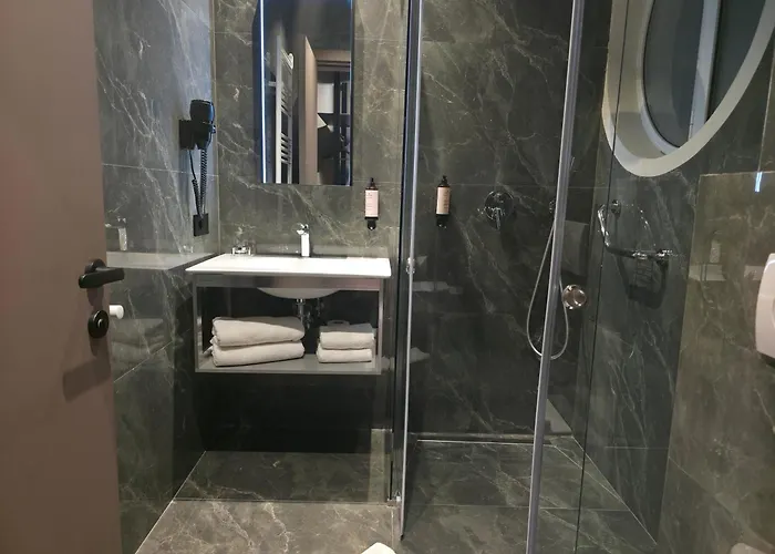 Hotel with view: Mondial Hotel