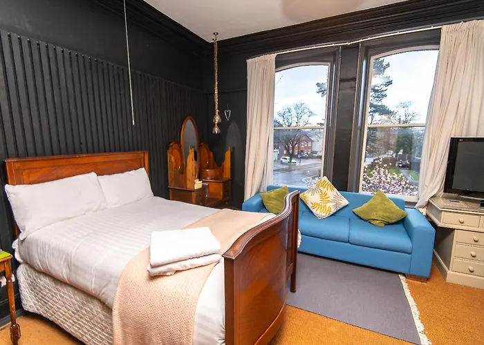 Family Hotel: Oyo Cornerstone Manor Hotel