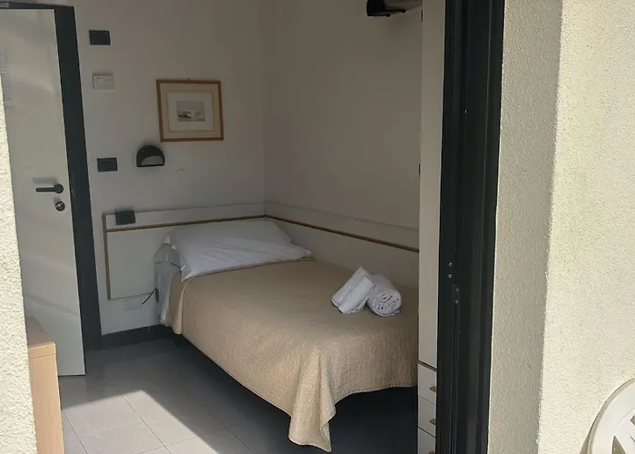 Albergo economico: Hotel Garisenda B&B - In Centro A Riccione -