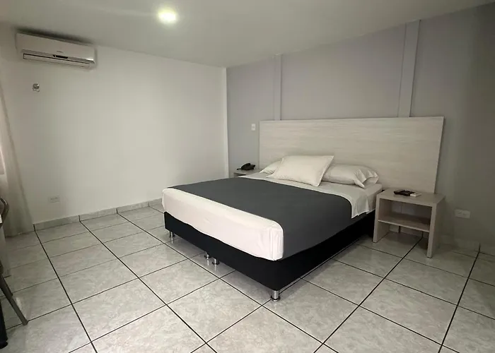 Cheap hotel: Hotel Florida Inn