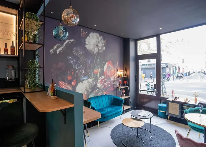 Hotel near College: Ibis Styles Paris Batignolles