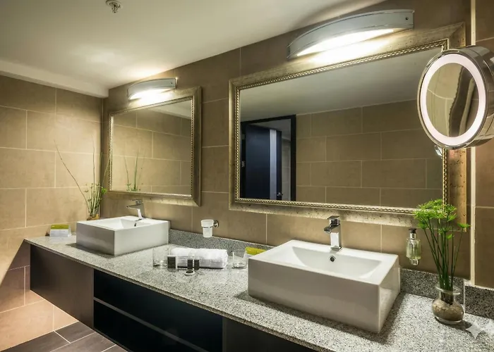 Urban Green Hotel & Suites