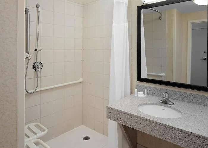 Fairfield Inn & Suites By Marriott Detroit Metro Airport Romulus