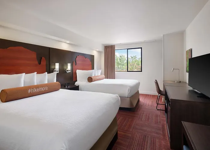 Hotel with pool: Aiden By Best Western Sedona