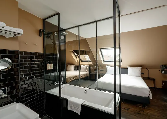 Hotel near College: Hotelo Kathedral