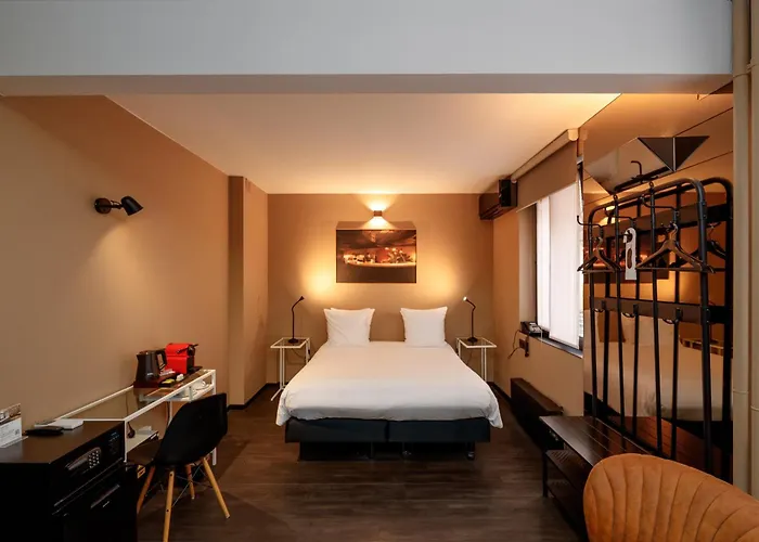 Hotel near College: Hotelo Kathedral