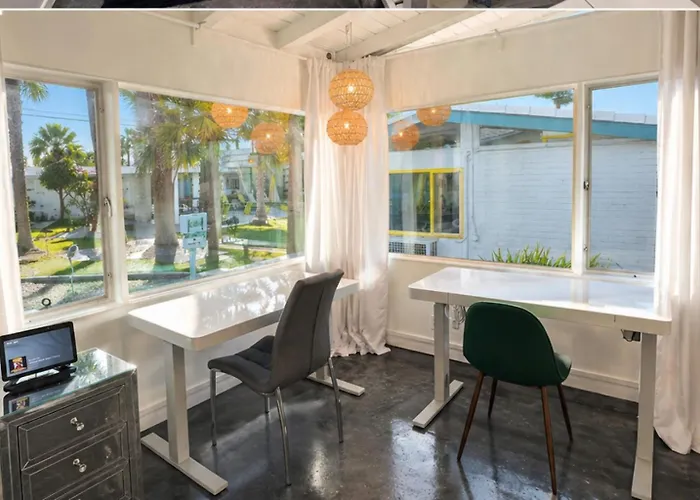 Hôtel de luxe: A PLACE IN THE SUN Hotel - ADULTS ONLY Big Units, 24h Heated Pool&Spa in 1 Acre Park Prime Location, DOG Friendly, TOP Midcentury Modern Boutique Hotel
