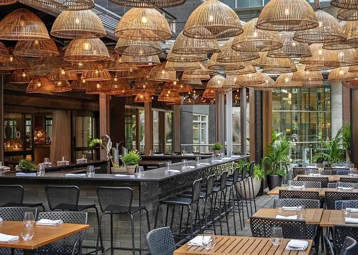 Luxury hotel only: Warwick Le Crystal - Montreal