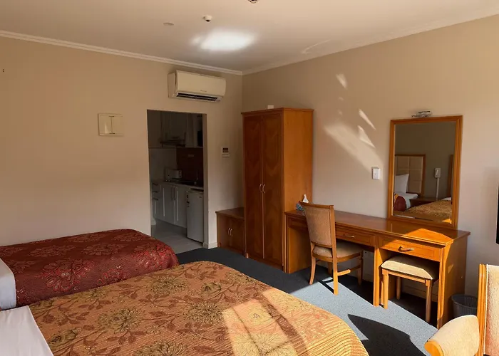 Luxury hotel only: Albany Rosedale Motel