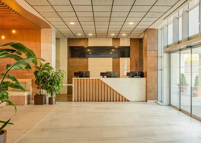 Hotel con piscina: Madrid Airport Suites, Affiliated by Meliá