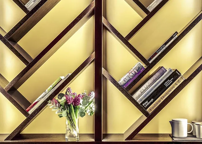 Luxury hotel only: Mercure Paris Arc De Triomphe Etoile