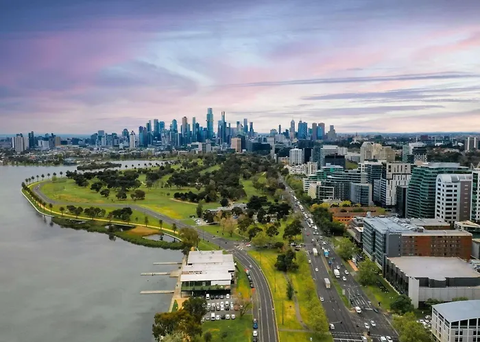 Luxury hotel only: Pullman Melbourne Albert Park
