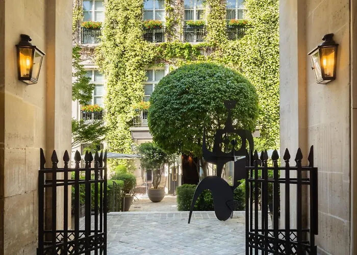 Hôtel Jacuzzi: Hôtel Le Pavillon de la Reine