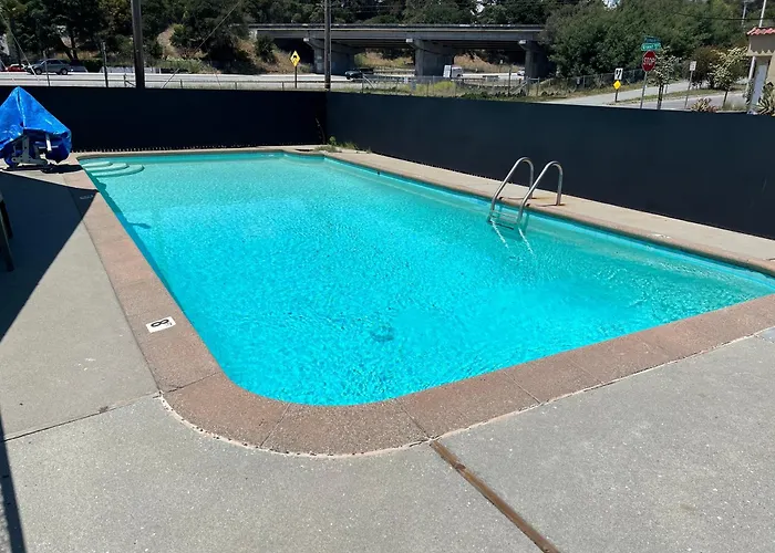 National 9 Motel