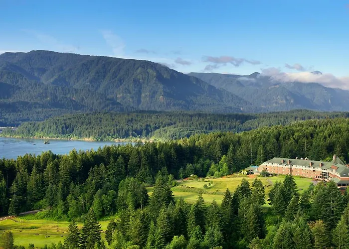 Pet Friendly hotel: Skamania Lodge