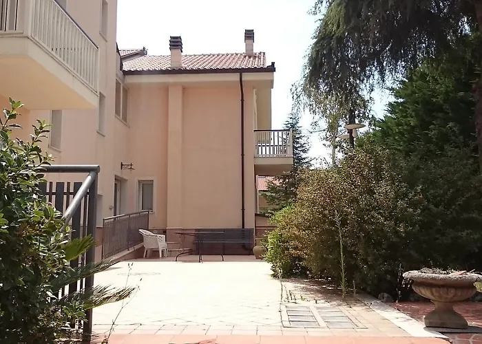 Hotel Holiday House
