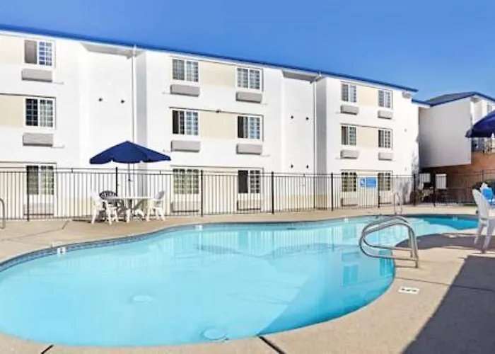 Hotel with pool: Motel 6-Auburn, Ca