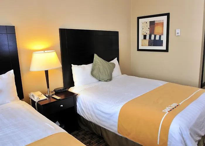 Cheap hotel: Park Inn & Suites By Radisson