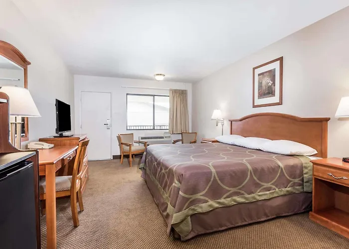 Super 8 By Wyndham Tempe/Asu/Airport