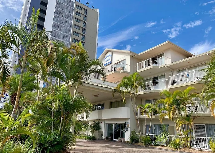 Central hotel: Outrigger Burleigh