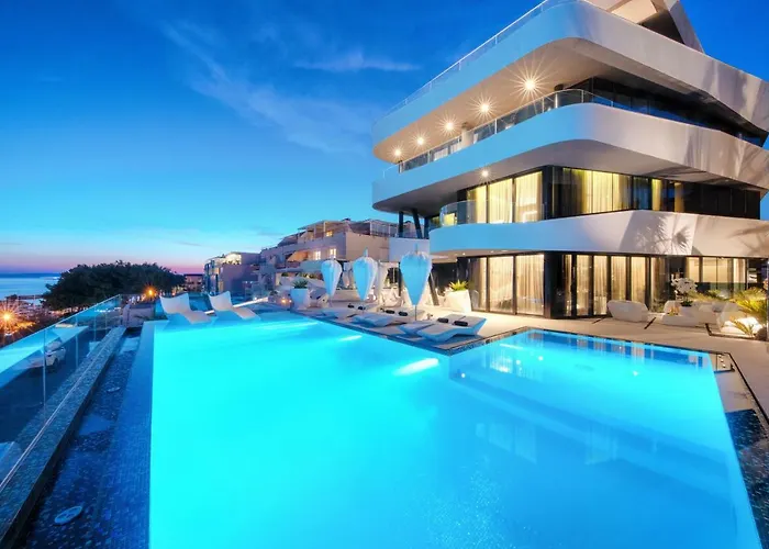 Hotel near College: Posh Residence Luxury Suites