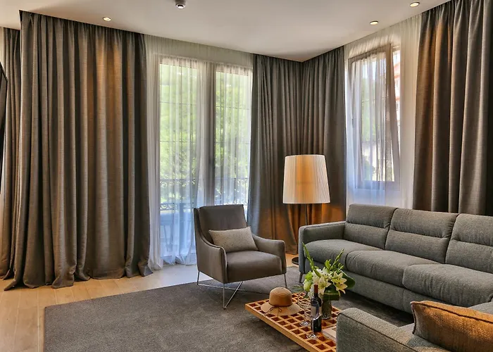 Luxury hotel only: Avanti Hotel & Spa