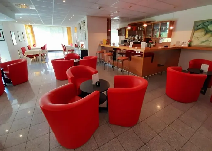 Cheap hotel: Lenas West Hotel